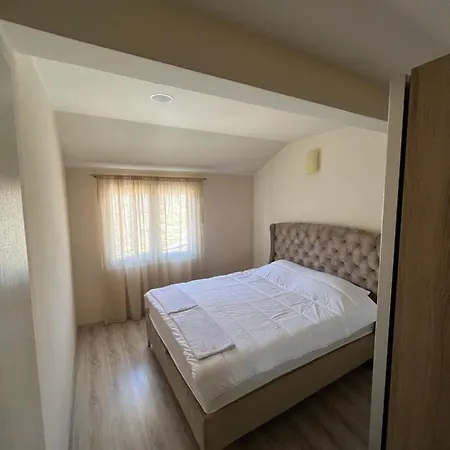 Cezar 2 Apartment